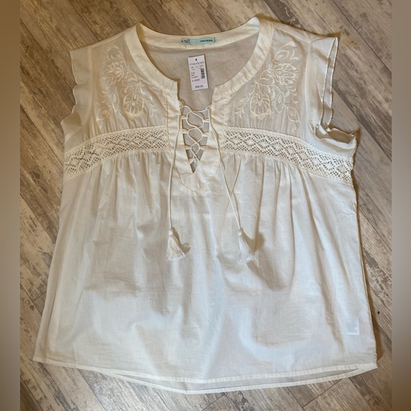Maurices sleeveless top with embroidery and lace - Picture 2 of 7